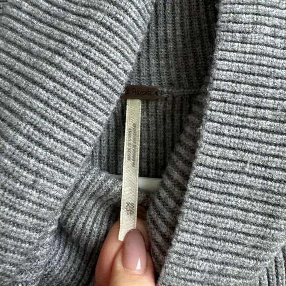 Free People Slouchy Oversized Boho Relaxed Tunic Sweater Size xs Reverse Hem - Picture 4 of 9